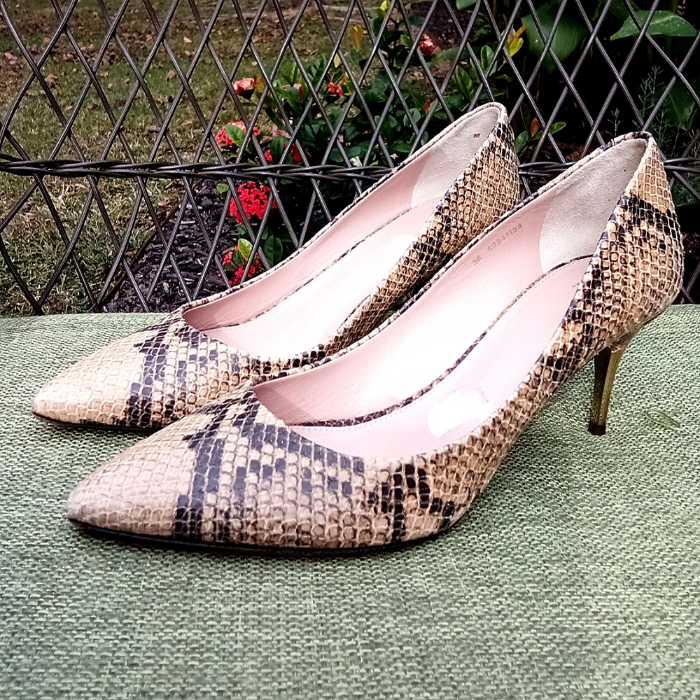 Boss Hugo Boss Snakeskin Embossed Pumps Size EU 36.  Made in Italy.